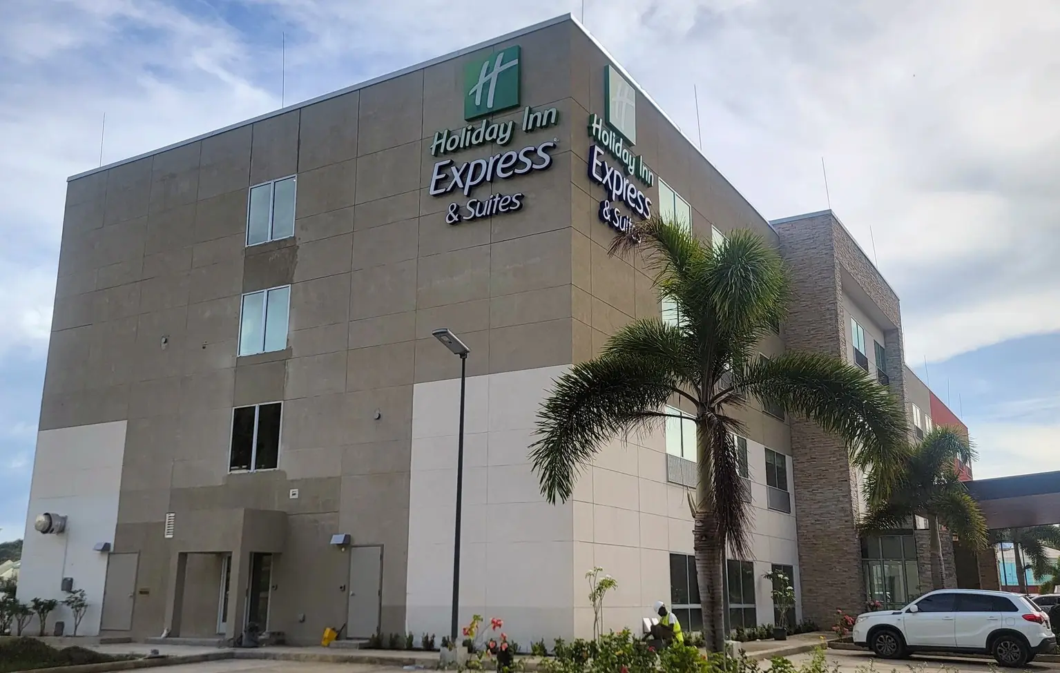 St Vincent Holiday Inn Express & Suites At Diamond Opens 22 November